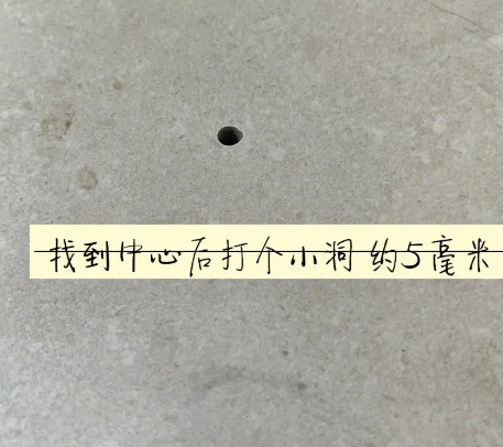 镇平瓷砖空鼓维修公司专业解答在瓷砖铺贴过程中，如果砂料搅拌不均匀，将会带来以下问题