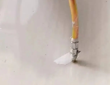 镇平瓷砖空鼓维修公司专业解答在瓷砖铺贴过程中，如果使用的砂料过粗（如全部使用了粗砂），可能会导致以下问题