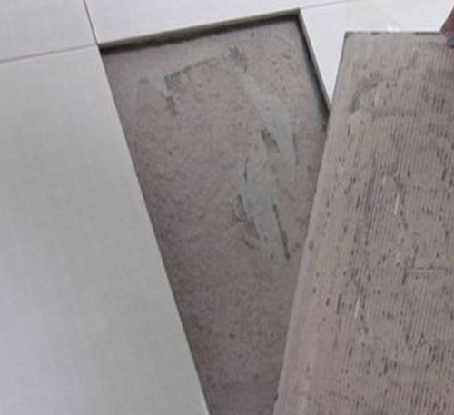 镇平瓷砖空鼓维修公司分享瓷砖铺贴时如果打浆（即涂抹在瓷砖背面和基层上的砂浆或瓷砖胶）过少，会带来以下问题